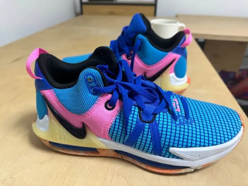 Nike кроссовки на 45 размер. Носились всего раз и то не долго — при покупке не угадали с размером. — Тбилиси — 150 ₾