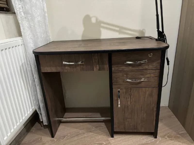 Письменный стол б/у — Тбилиси — 250 ₾