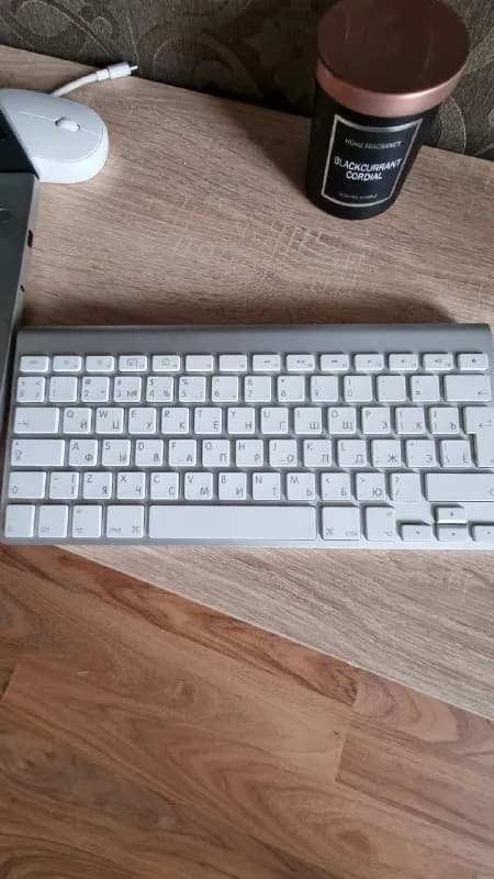 Apple, русская и английская раскладка. — Тбилиси — 100 ₾