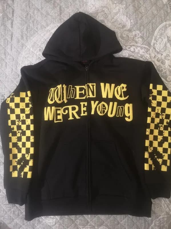 When we were young 2023 года. Отличное состояние. — Тбилиси — 80 ₾