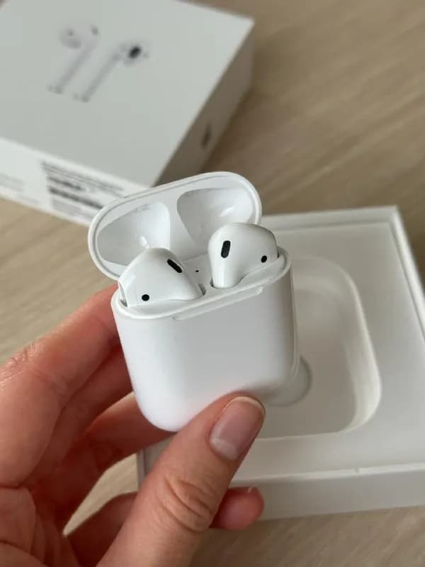 Airpods 2. Пользовались месяц, покупались в iSpace. — Тбилиси — 100 ₾
