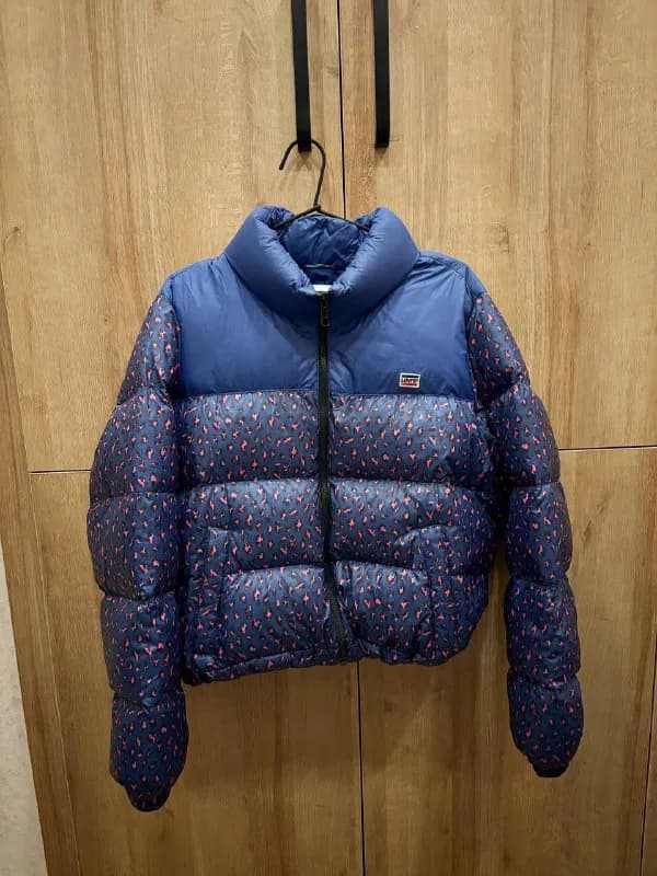 1) пуховик Levis, размер L (по факту М), 180 лари — Тбилиси — 180 ₾