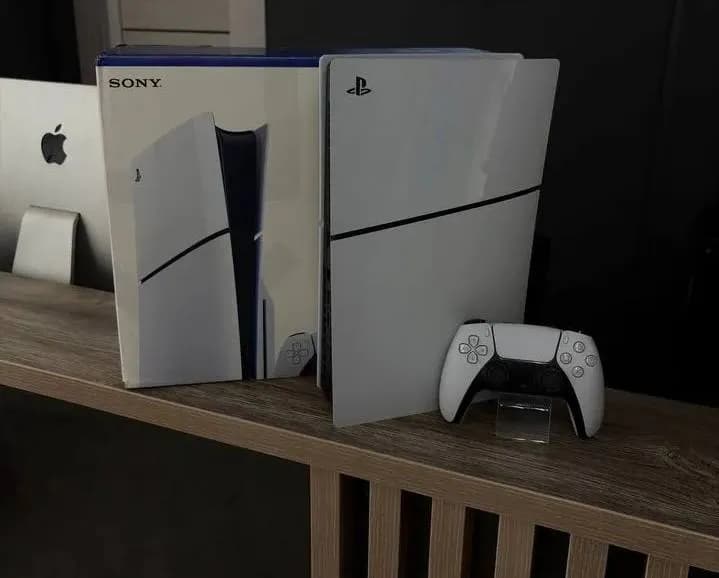 PlayStation 5 Slim с дисководом — в отличном состоянии (PS5) — Батуми — 1 200 ₾