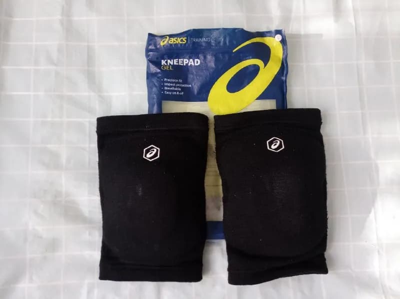 Asics Kneepad, размер L (оригинальные — 50 лари, реплика — 30) — Тбилиси — 50 ₾