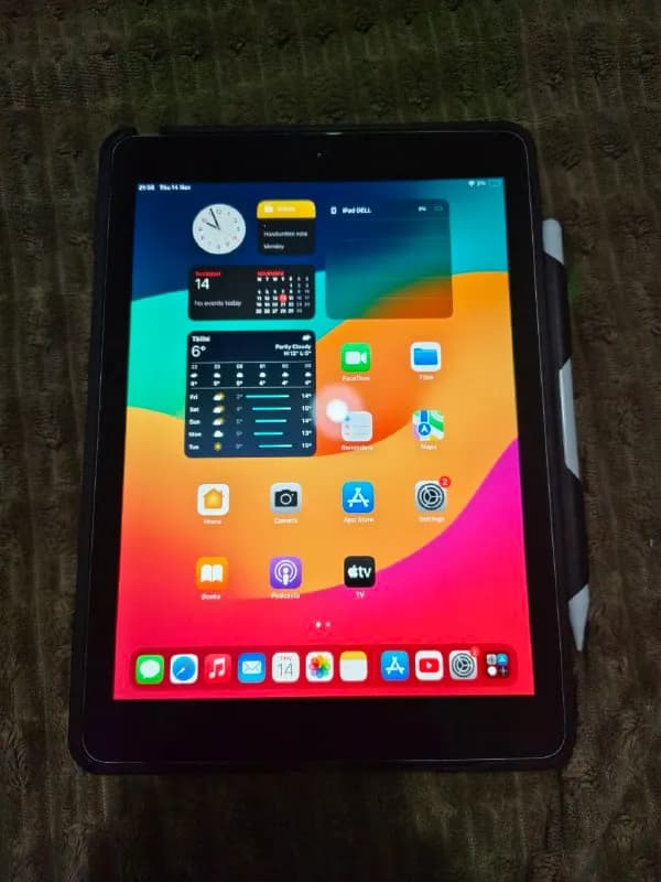 1) iPad 6 32 gb, состояние хорошее, батарея 92%. В комплекте кейс. За 20 лари добавлю ручка для рисо — Тбилиси — 20 ₾