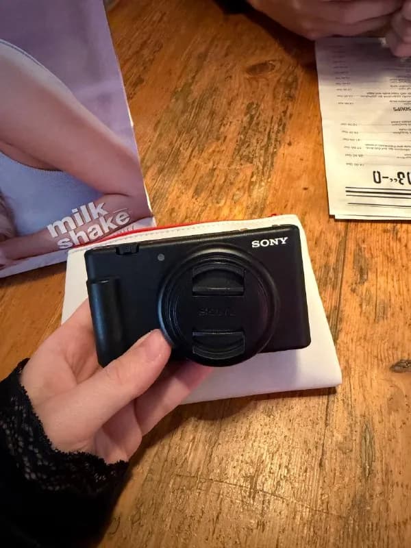 Sony Zv-1f, отличное состояние все исправно, покупалась в германии, коробка не сохранилась, 400$ в п — Тбилиси — 400 $