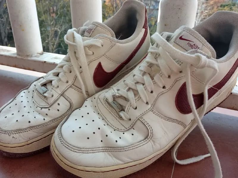 Nike Air Forse. Кожаные, в хорошем состоянии. Размер ~ 27,5 / 28 см по стельке. Цена: 20 лари — Тбилиси — 20 ₾