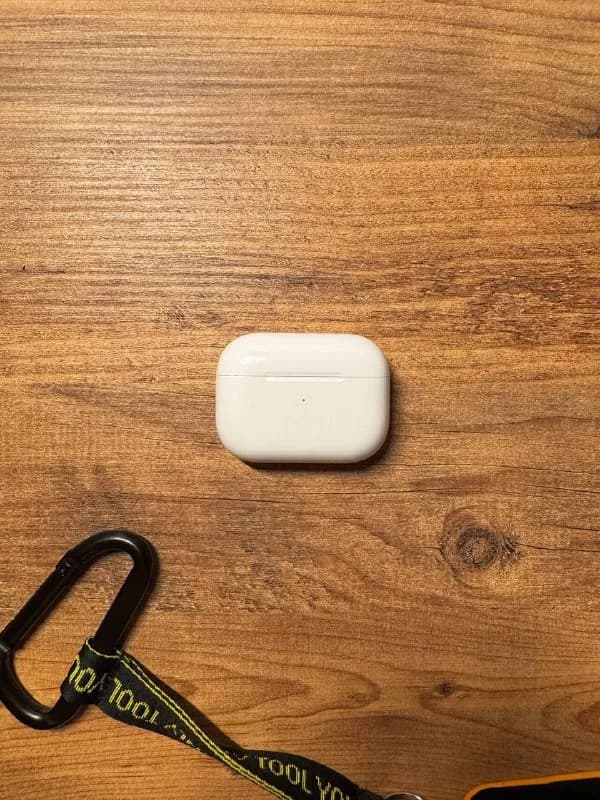 AirPods Pro 2 (Lightning). В идеальном состоянии, только кейс выглядит слегка поношенным (а у кого н — Тбилиси — 550 ₾