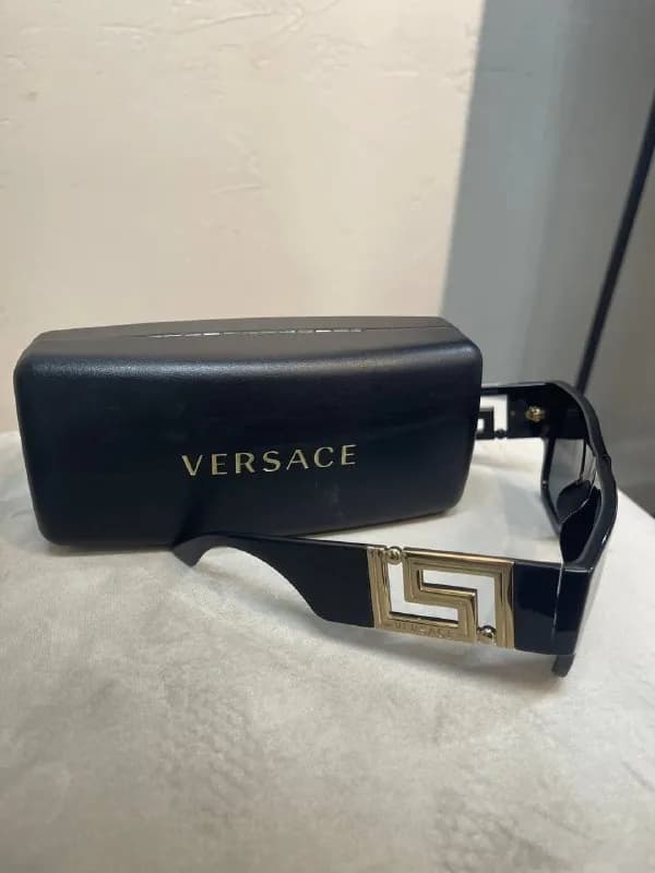 Versace. Оригинал. Новые. Одевались пару раз. Покупались за 180 евро. Цена — 250 лари. — Батуми — 250 ₾