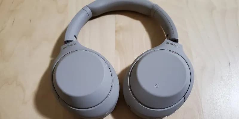Sony WH-1000XM4 в отличном состоянии, пользовался полгода. Продаю, потому что купил новые. В комплек — Тбилиси — 500 ₾