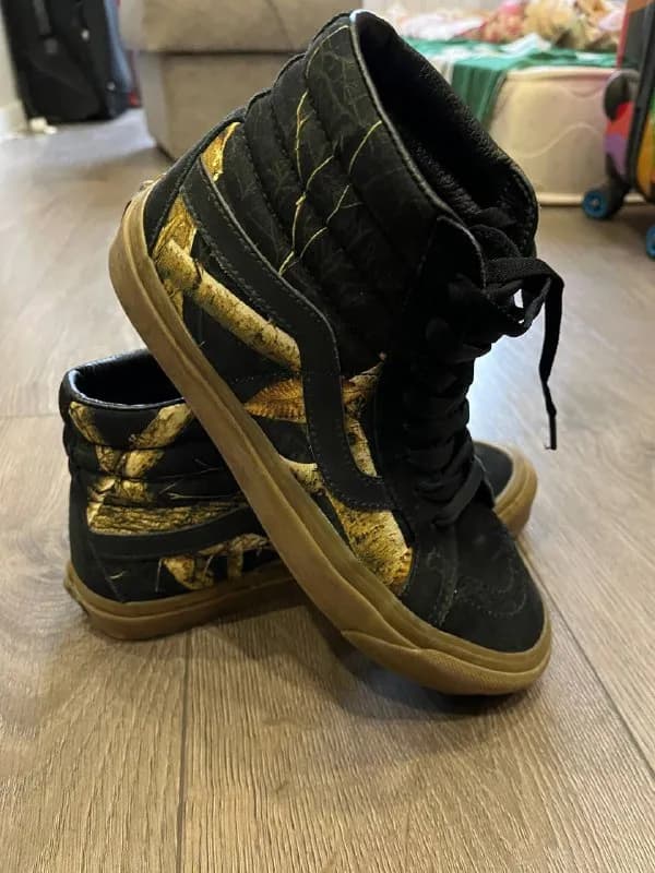 vans 39 размер женские. Мне широкие, носила суммарно месяц. Состояние 8/10. — Тбилиси — 11 ₾