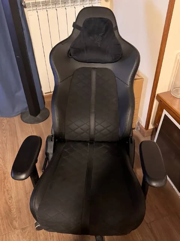 1. Кресло razer enki, черное. Ничего не скрипит, за счет тканевой подушки не потеет и не облазит. По — Тбилиси — 1 500 ₾