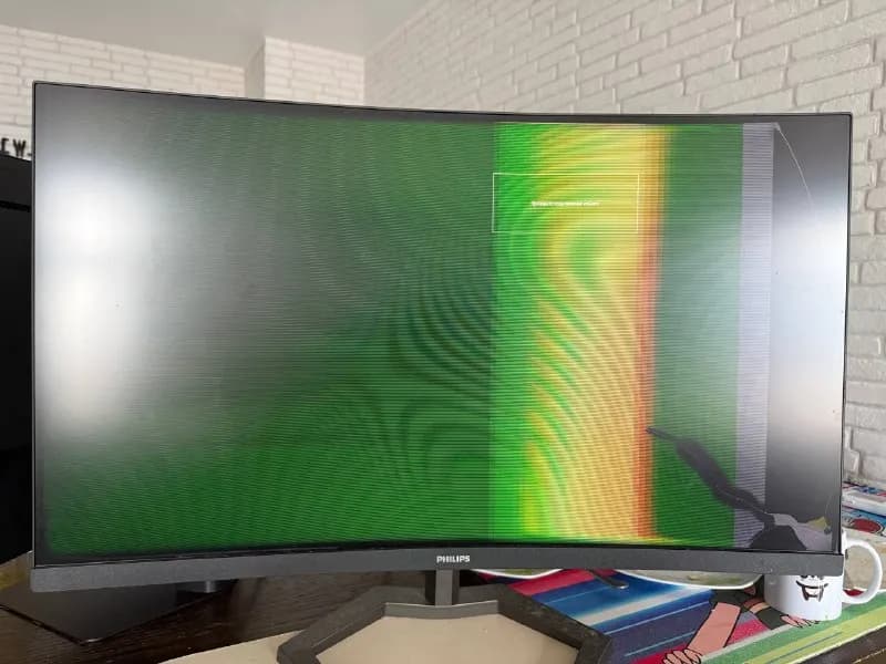 Philips 32M1C5500VL/01 31.5» Curved QHD 165Hz — на запчасти — Батуми — 300 ₾