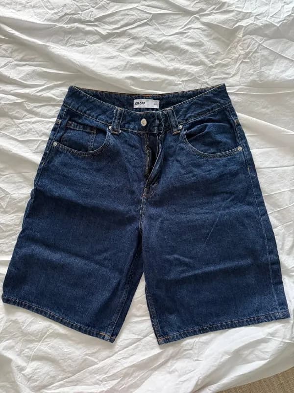 L, топ S, юбка Zara M, штаны S — по символической стоимости — Батуми
