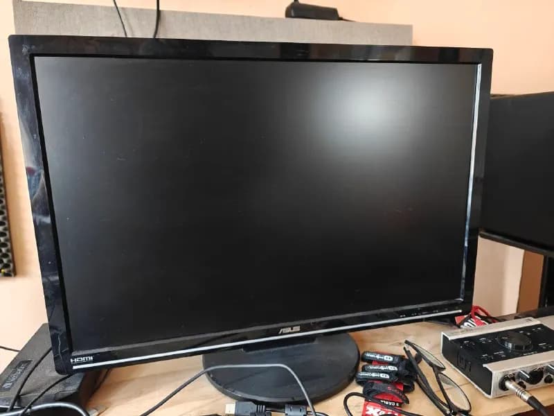 Asus Full HD 26 дюймов. Есть коробка. Пользовался им крайне редко, только в случаях, когда нужен был — Тбилиси — 170 ₾