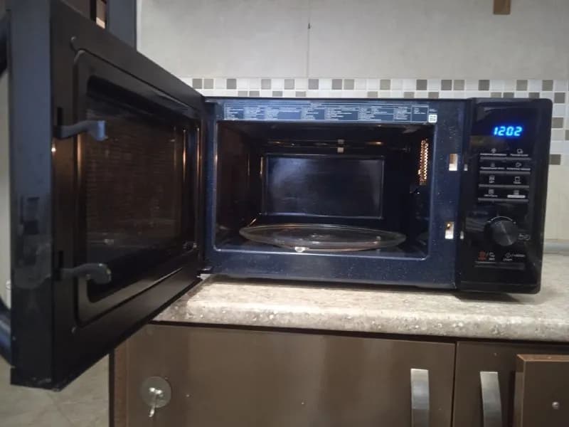 Samsung MG23K3515AK/BW microwave oven, функций много. Продаем в связи с переездом. Покупали за 429ла — Тбилиси — 329 ₾