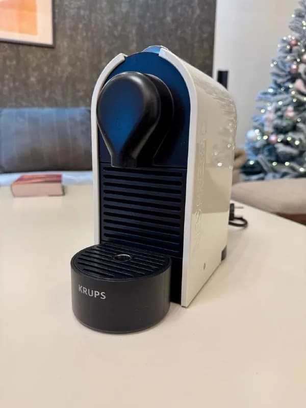 Nesspresso Krup. Состояние отличное, можно использовать не оригинальные капсулы. Цена 150 лари. Рай — Тбилиси — 150 ₾