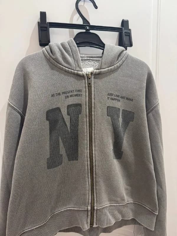 Zara б/у в хорошем состоянии (только на рукаве пару пятнышек) — Батуми — 30 ₾