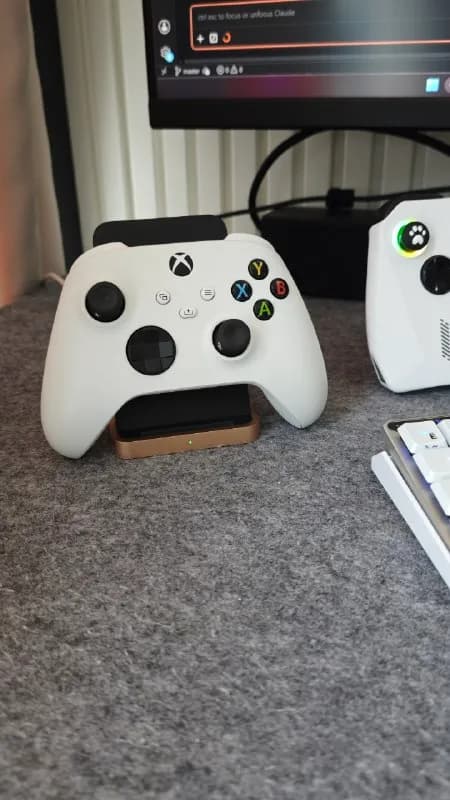 Xbox Wireless Controller. Шёл в комплекте с консолью, не пригодился. — Батуми — 100 ₾