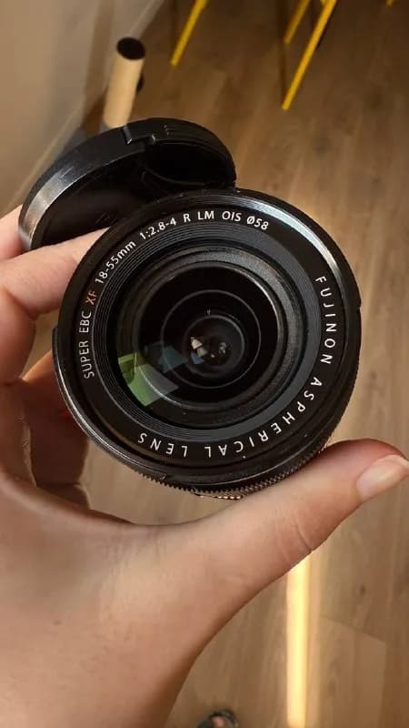 Fujinon 18-55 2,8-4 , на стекле небольшая царапина, на фото вообще никак не влияет.