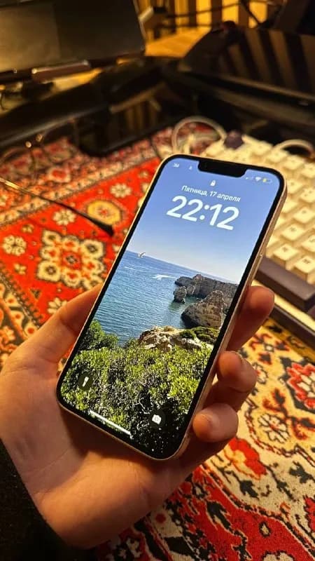 IPhone 13 на 256гб, в идеальном внешнем состоянии.