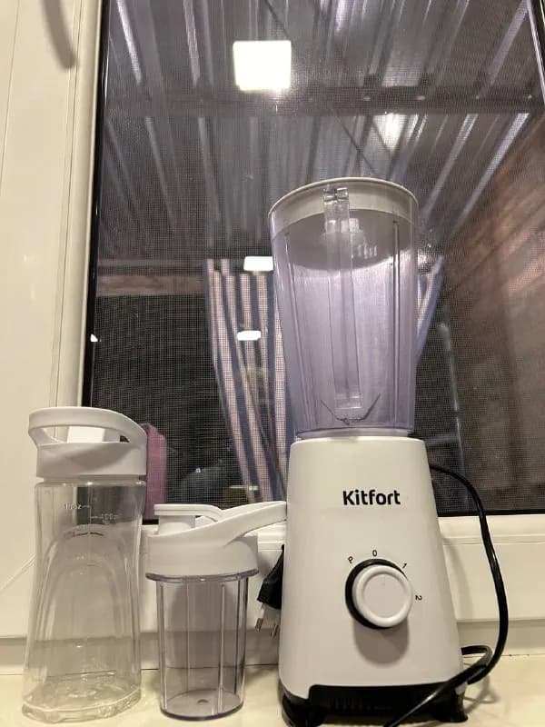 Kitfort КТ-1380 сочетает в себе функции двух устройств: стационарный блендер с двумя портативными ст — Тбилиси — 30 ₾