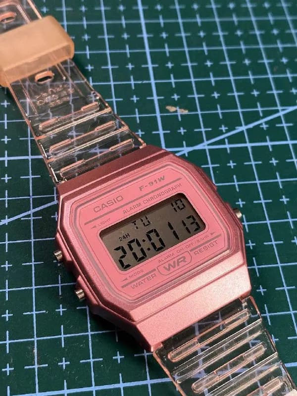 Casio F-91W в редком розовом цвете — Тбилиси — 60 ₾
