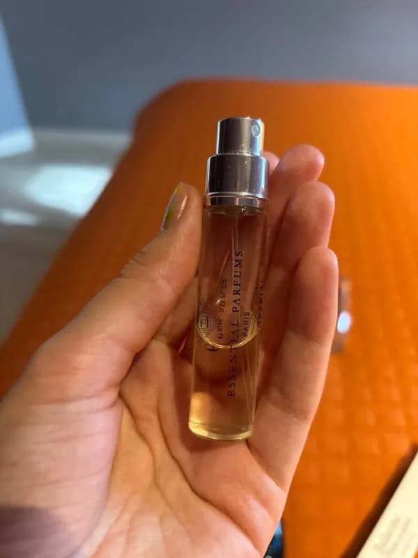 Bois Impérial Essential Parfums остаток около 5 мл — 25 лари — Тбилиси — 25 ₾