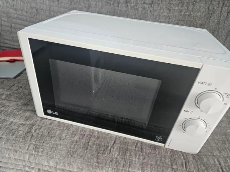 Микроволновка LG в отличном состоянии — Батуми — 120 ₾