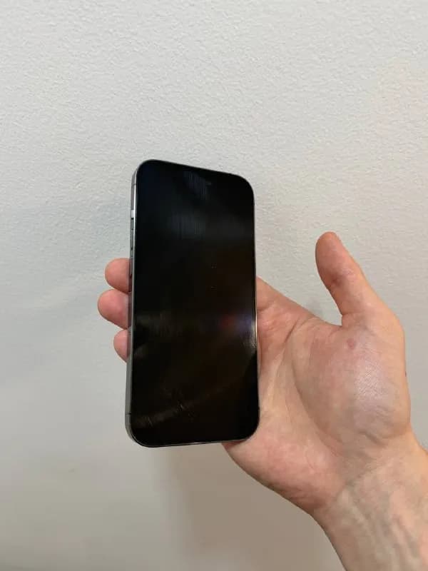 IPhone 14 Pro, 128gb, две физические сим-карты, менялся аккумулятор полгода назад, остальное все ори — Батуми — 950 ₾