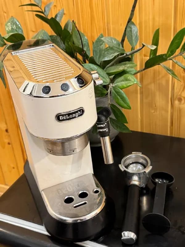 delonghi рожковая с капучинатором — Тбилиси — 200 ₾