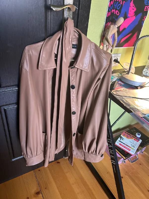 Zara, экокожа. Совсем не ношу. Состояние идеальное. Размер L. Отдам в хорошие руки за 25 лар — Тбилиси — 25 ₾
