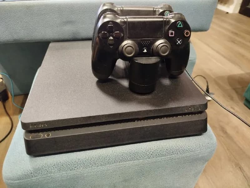 PS4 Slim 512 ГБ, 2 джойстика, док-станция — Тбилиси — 550 ₾