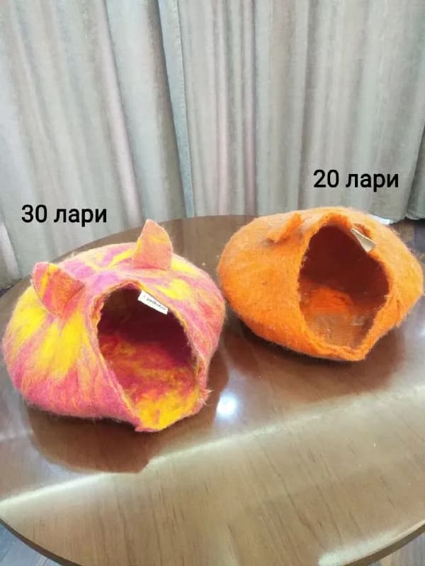 20 лари и 30 лари. Примерно 38-40 см в окружности. Оранжевый сильно б/у. Малиново-жёлтый в очень хор — Тбилиси — 20 ₾