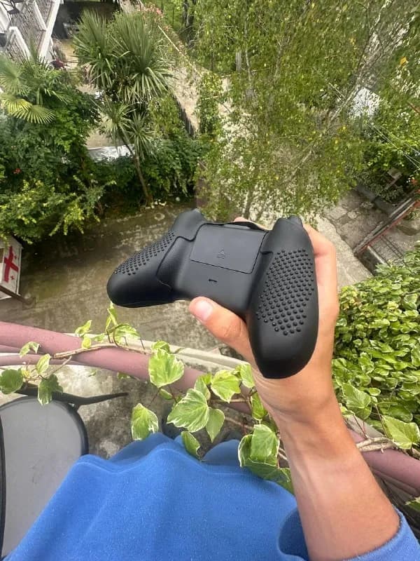 keychron k8 wireless) она в идеальном состоянии просто грязноватая немного и геймпад (Xbox wireless — Батуми — 200 ₾