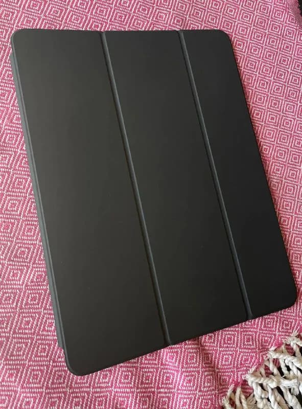 Apple Smart Folio для iPad Pro 12.9 на М1. Оригинал. В идеальном состоянии. 190 gel — Тбилиси — 190 ₾