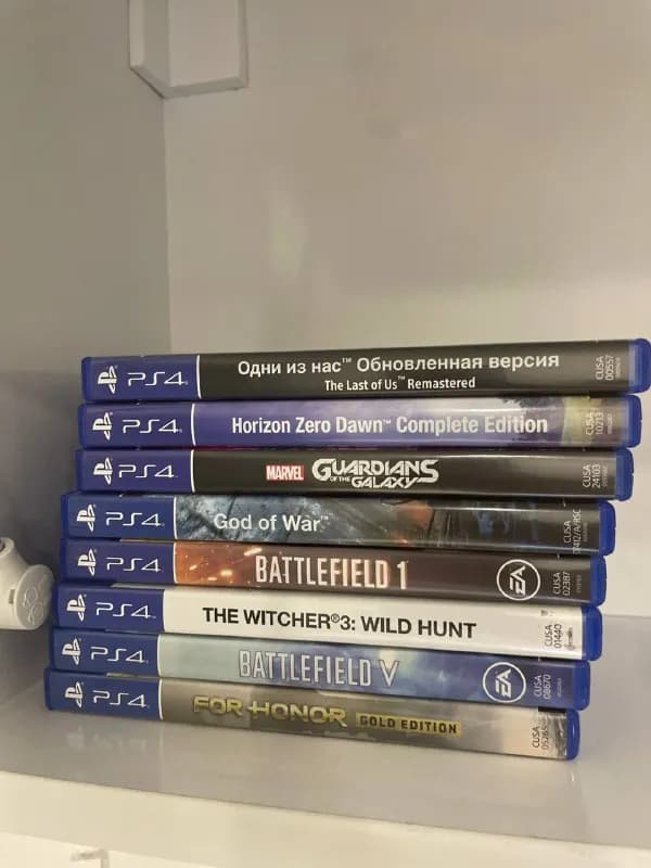 PS4 500 Гб. В рабочем состоянии, почищена, поглажена. В комплекте полностью рабочий кеймпад, хранивш — Тбилиси — 500 ₾