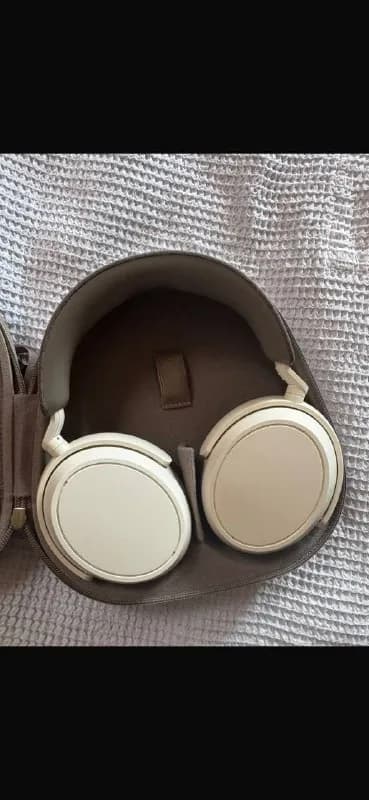 Sennheiser Momentum 4 — Батуми — 350 ₾