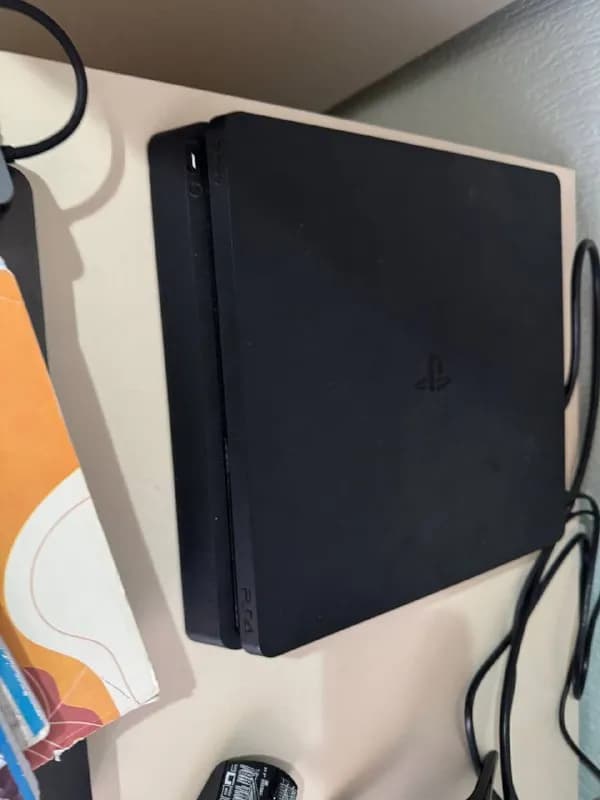 PS4 Slim с джойстиком, FIFA 2020 и GTA 5 — Тбилиси — 475 ₾