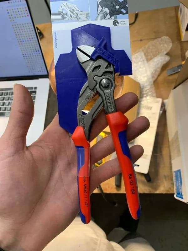 knipex, абсолютно новые, привезли в мастерскую по ошибке (там такие уже есть). — Тбилиси — 200 ₾