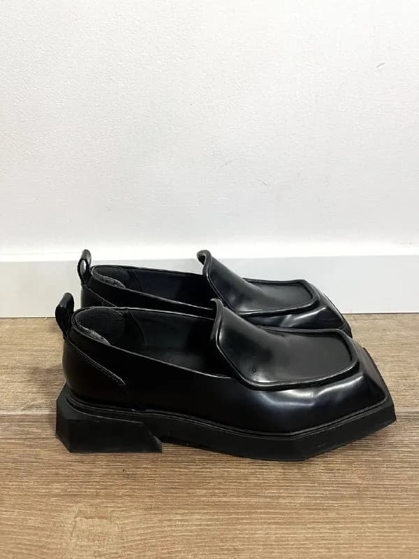 Charles&Keith. Вынуждена продавать, так как ошиблась с размером. Размер 38. Цена 200 лари — Тбилиси — 200 ₾