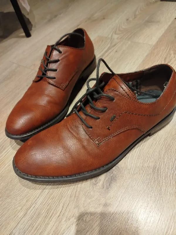 AM Shoe Company. Размер 43. Натуральная кожа. Внутри по бокам и на «язычке» небольшой клетчатый в то — Тбилиси — 60 ₾