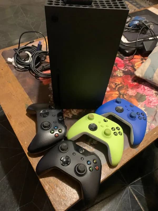 Xbox Series X с джойстиками 1 ТБ — Тбилиси — 1 300 ₾