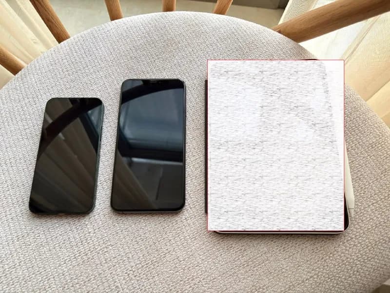 iPhone 13 mini и iPhone XS Max