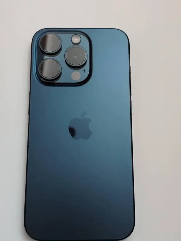 iPhone 15 pro, 128 gb, в состоянии как новый, без царапин и сколов, в комплекте коробка, есим. Це — Тбилиси — 2450 ₾