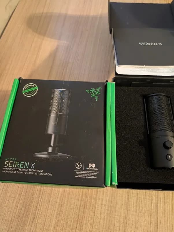 Razer Seiren X в отличном состоянии. Компактный и стильный конденсаторный микрофон идеально подходит