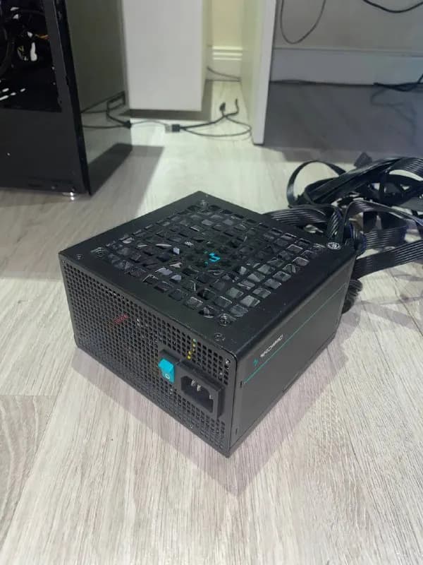 Deep Cool PF750, 750 ватт соответственно. Блок питания в рабочем состоянии, но есть один дефект — вз — Тбилиси — 100 ₾