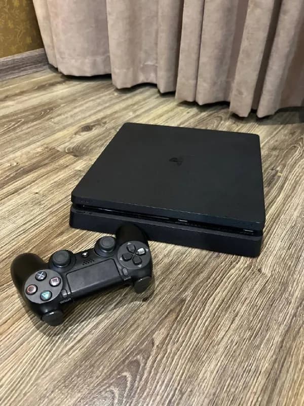 Sony PlayStation 4 пс в отличном состоянии 1 тб +джостик и диск гта 5 памяти по цене и вопросом в лс — Батуми