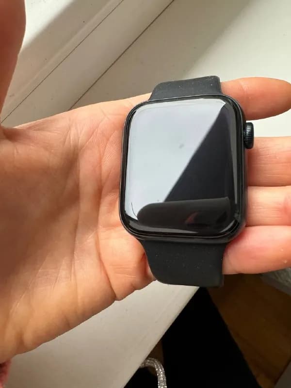 Apple Watch SE 2 поколение, 44 мм, 100% батарея, без царапин. Цена 480 лари — Тбилиси — 480 ₾