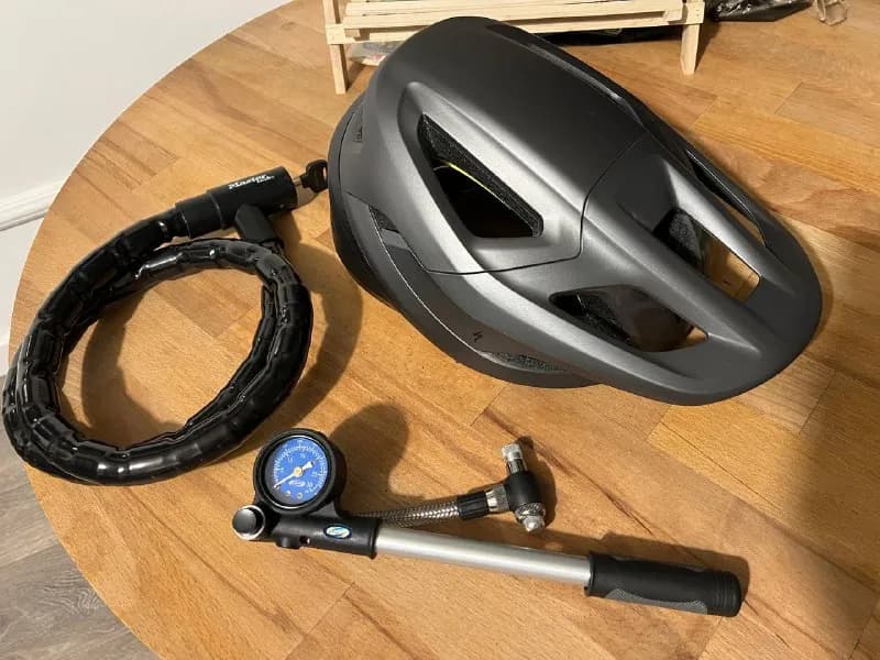 Specialized Camber в отличном состоянии. В использовании был несколько раз. Размер L. Противоударная — Тбилиси — 150 ₾